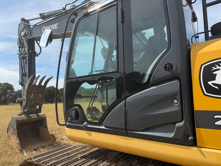 2024-deere-210g-lc-image-8