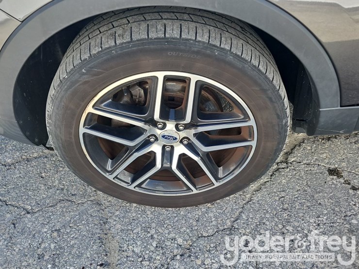 2019-ford-explorer-image-12