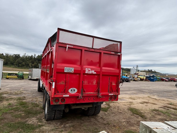 #1201-•-1999-sterling-silage-truck-(has-wi-title)-image-6