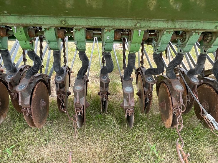 john-deere-12-image-12