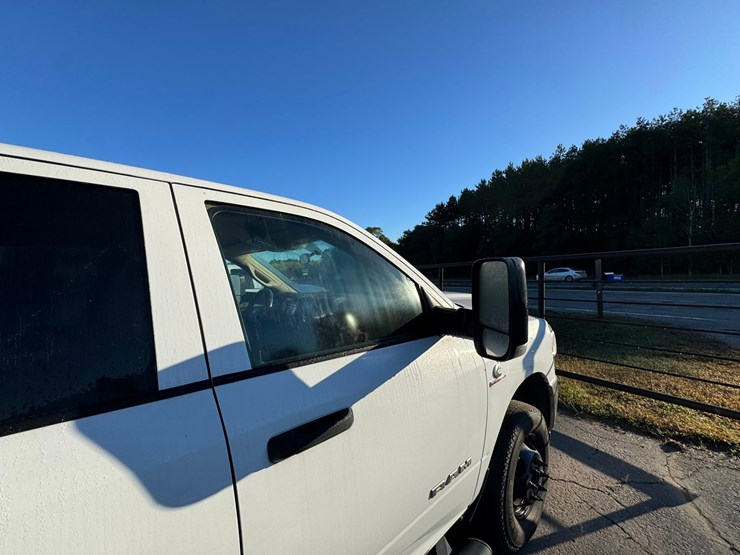 2020-dodge-3500-image-27