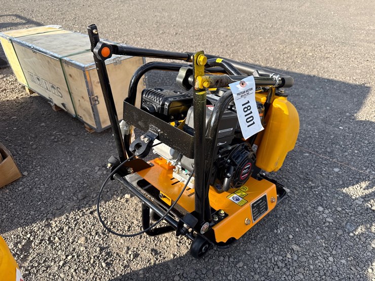 #1047-•-c90t-plate-compactor-image-3