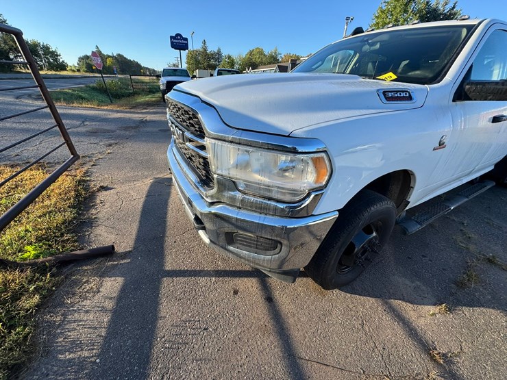 2020-dodge-3500-image-10