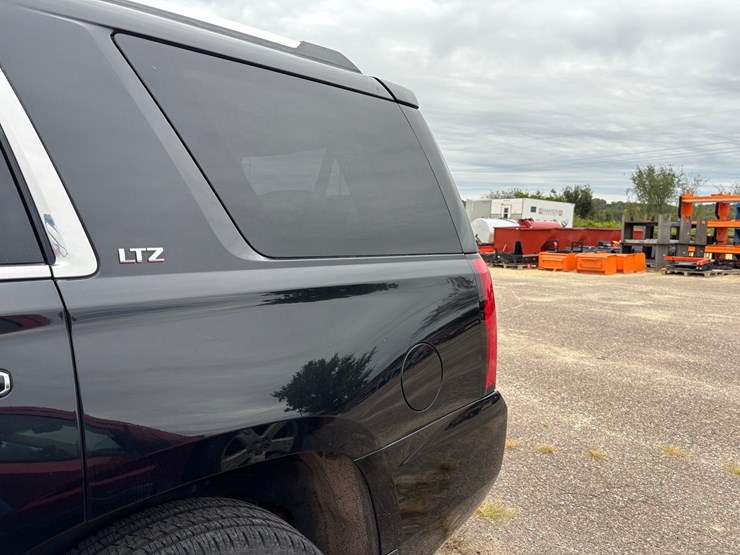 2015-chevrolet-tahoe-ltz-image-8