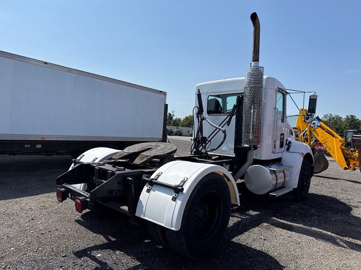 2010-kenworth-t370-image-6
