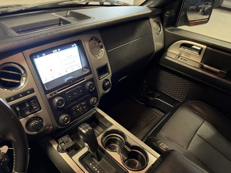 2016-ford-expedition-image-19