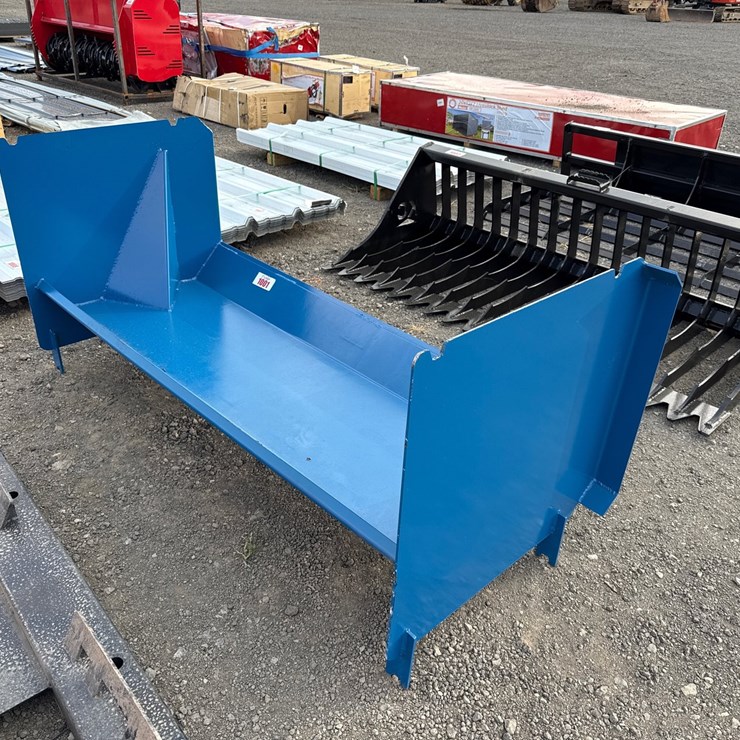 #1001 • 68" SKID STEER SNOW PUSHER