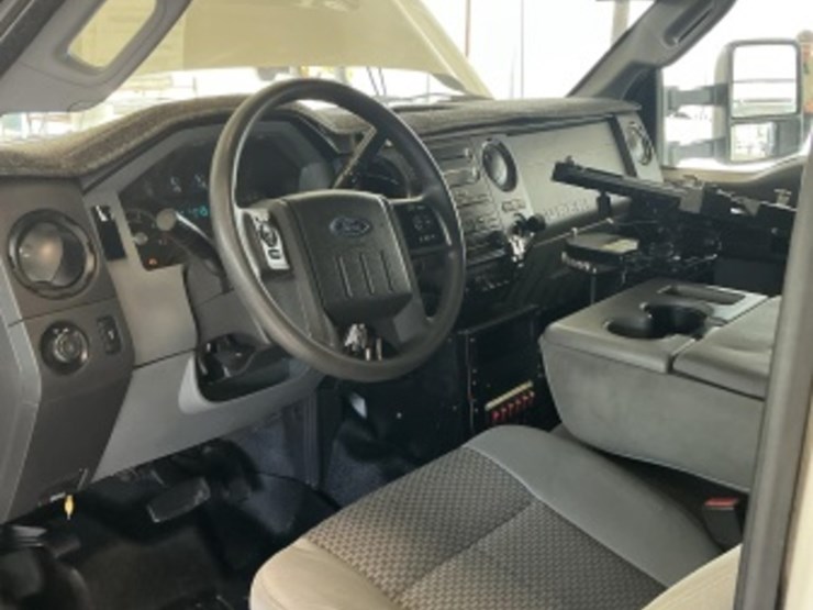 2015-ford-f550-image-22