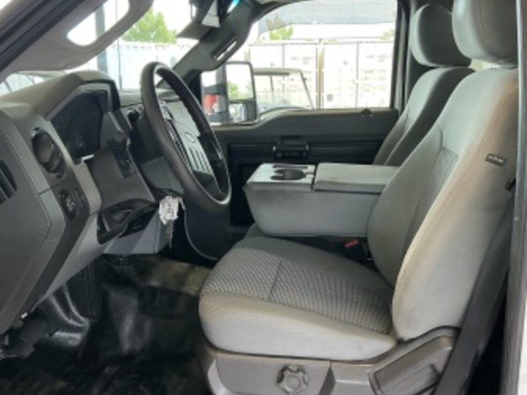2012-ford-f550-image-21