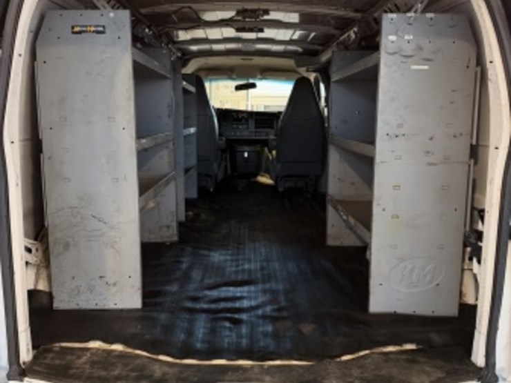 2018-chevrolet-express-2500-image-12