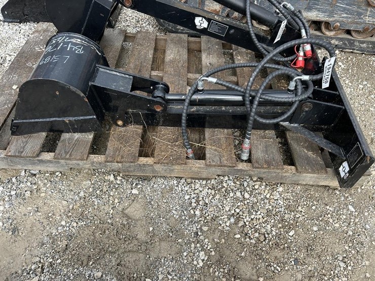 giyi-common-interface-backhoe-attachment-image-1