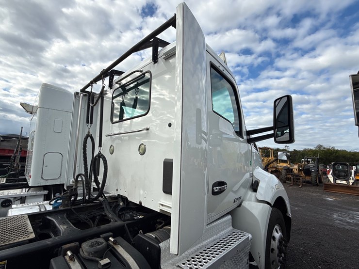 2017-kenworth-t680-image-6
