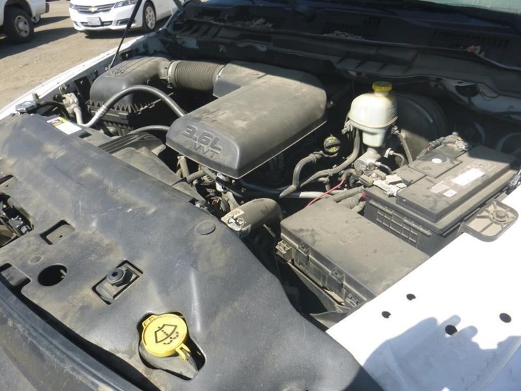 2016-dodge-1500-image-10