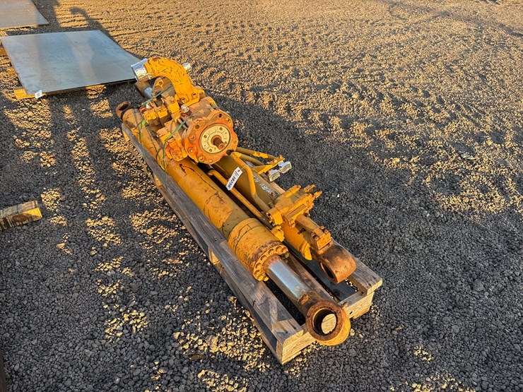 komatsu-pc200-image-1