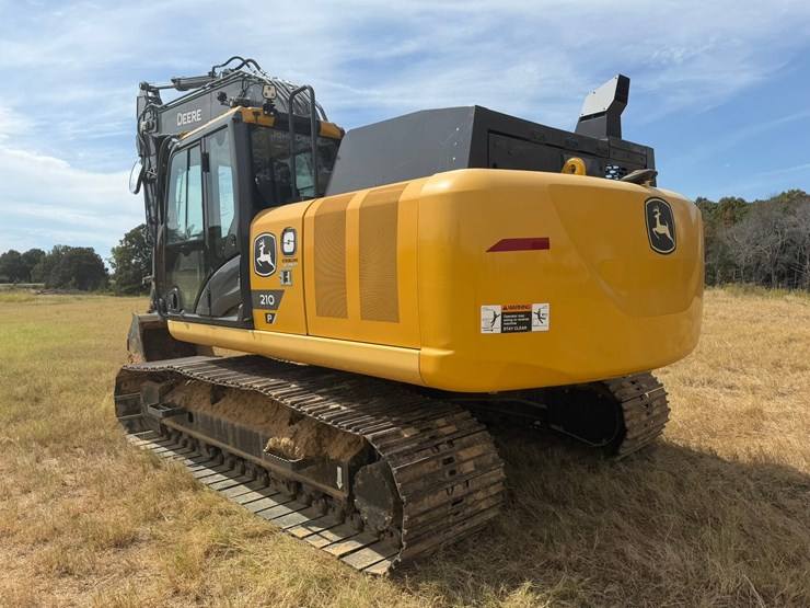 2024-deere-210g-lc-image-4