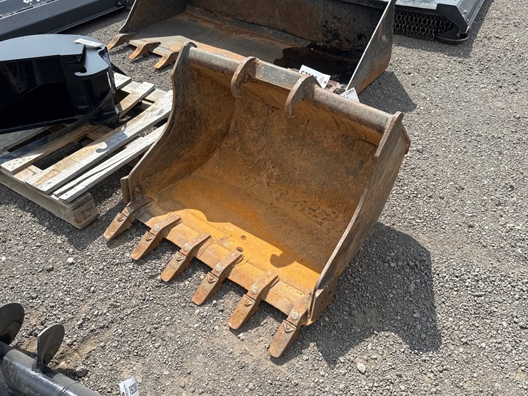 #2020-•-bobcat-36"-x-change-excavator-bucket-image-1