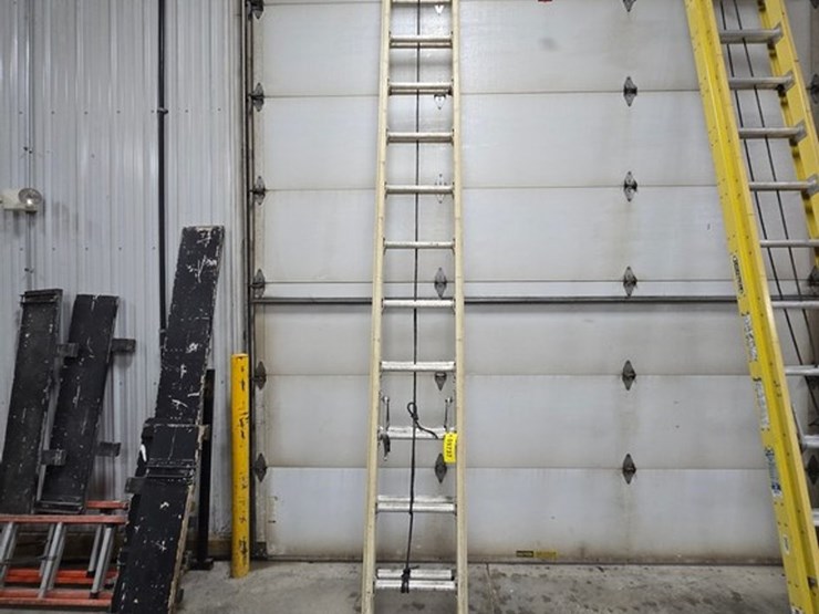 #9737-•-louisville-28'-extension-ladder-image-2