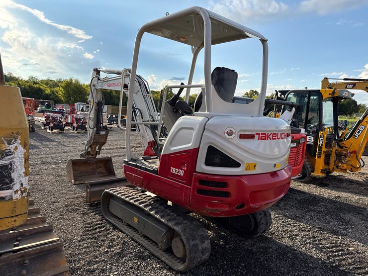 takeuchi-tb230-image-11