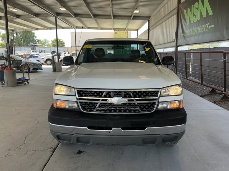 2005-chevrolet-silverado-2500hd-image-3