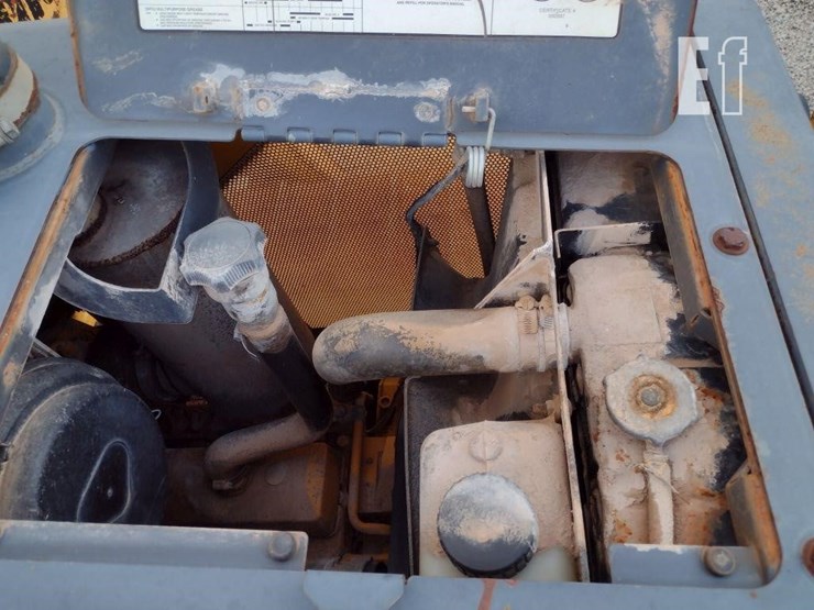 2000-deere-650h-lt-image-47