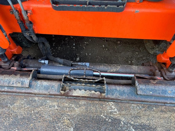 kubota-svl65-2-image-12