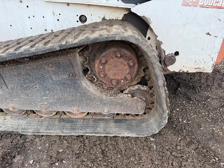 2006-bobcat-t300-image-18