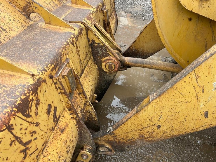 caterpillar-953-image-11