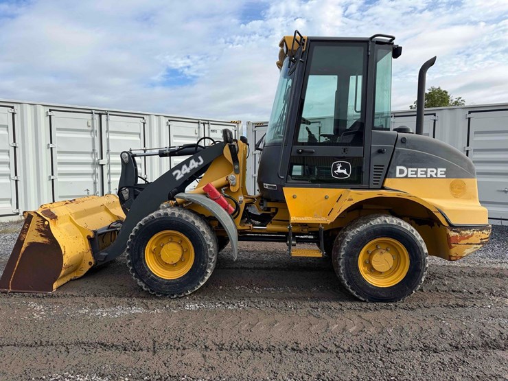 2013-deere-244j-image-2