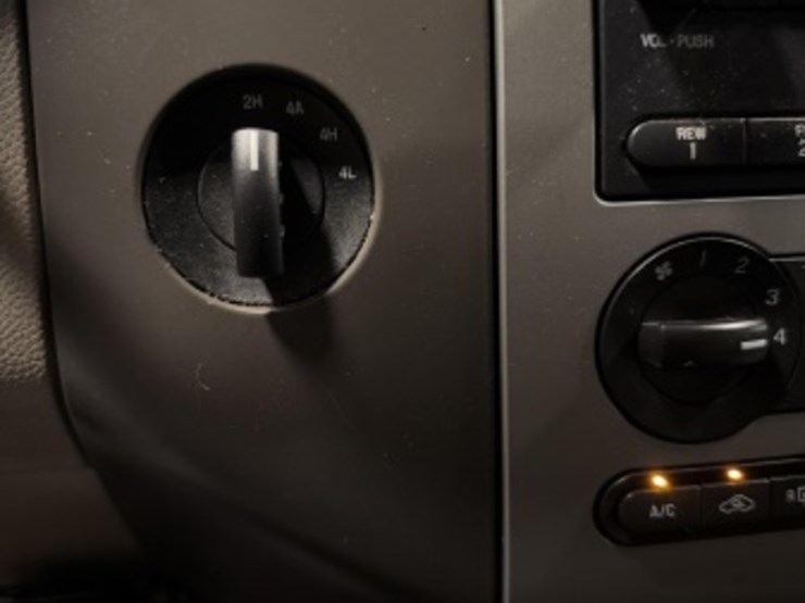 2014-ford-expedition-image-21