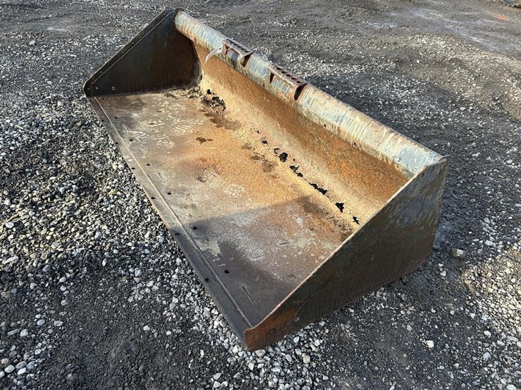 80”-skid-steer-bucket-image-1