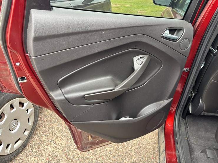 2015-ford-escape-image-33