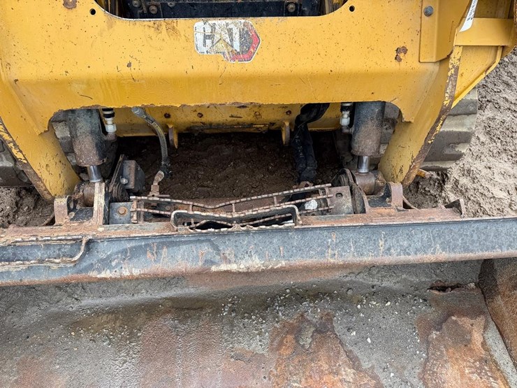 2023-caterpillar-259d3-image-10