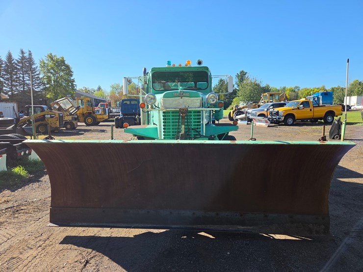 #3410-•-1974-oshkosh-p2025-1e1-plow-truck-image-8
