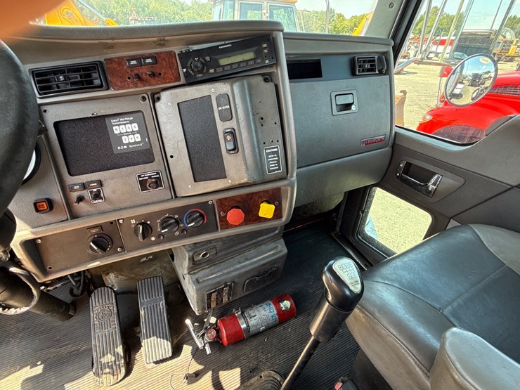 2010-kenworth-t370-image-14