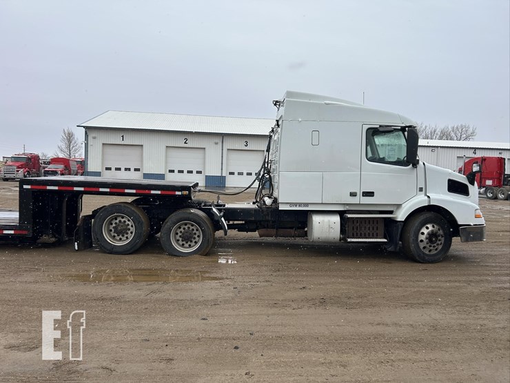 2015-volvo-vnm62t630-image-4