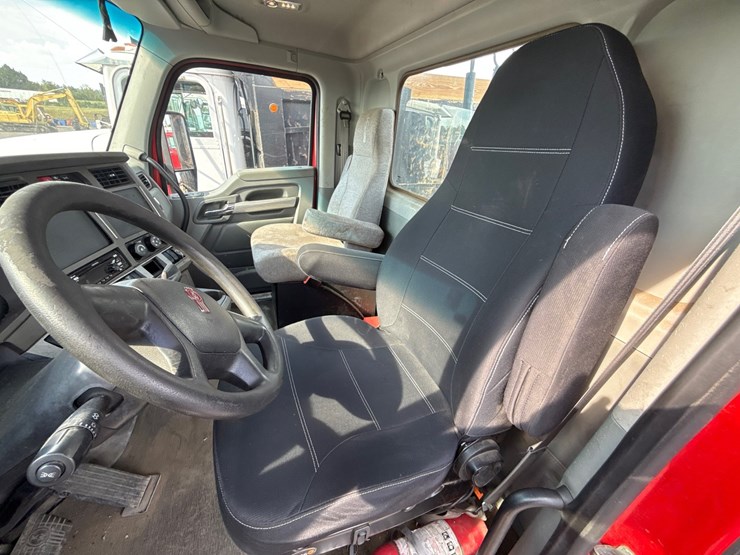 2019-kenworth-t680-image-14