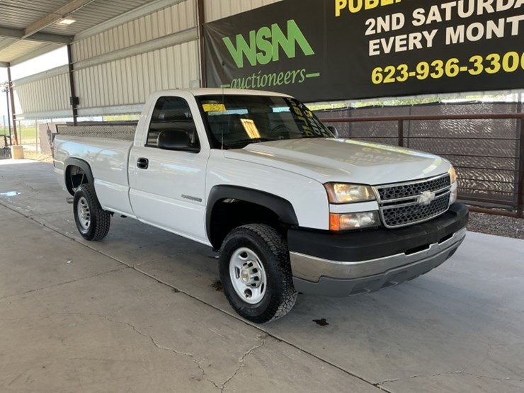 2005-chevrolet-silverado-2500hd-image-2