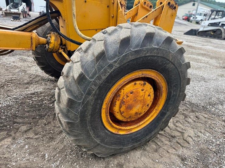deere-672b-image-17
