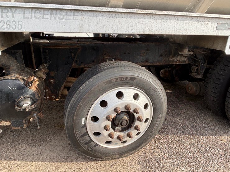 #1203-•-2004-mack-cv713-vacuum-pump-truck-(has-wi-title)-image-57