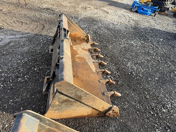 76”-skid-steer-tooth-bucket-image-4