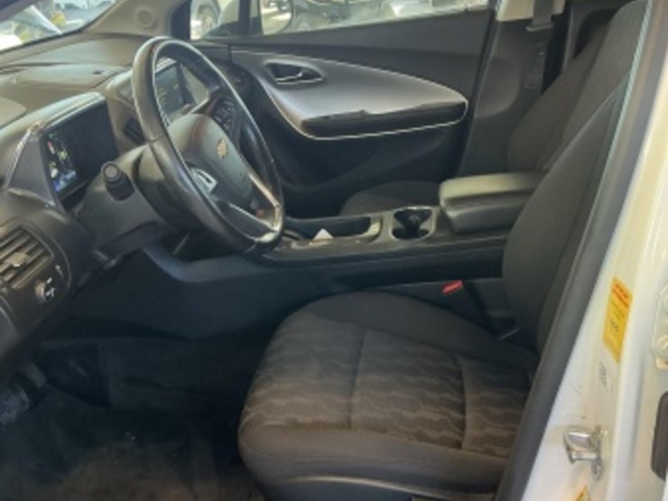 2015-chevrolet-volt-sdn-image-21