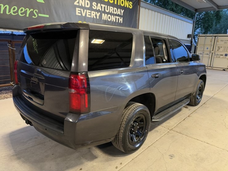 2017-chevrolet-tahoe-image-8
