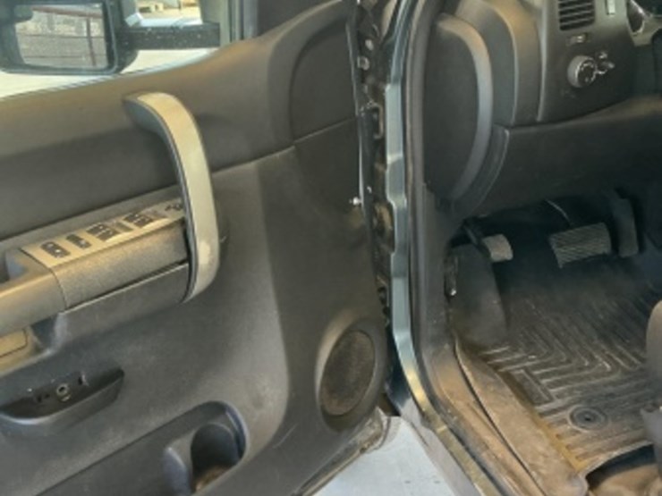 2012-chevrolet-silverado-1500-image-24