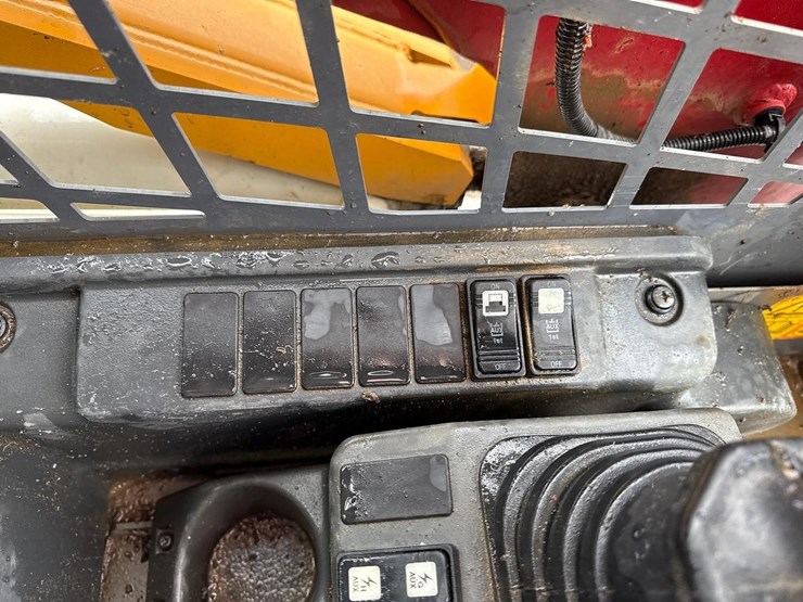 2020-takeuchi-tl8-image-28