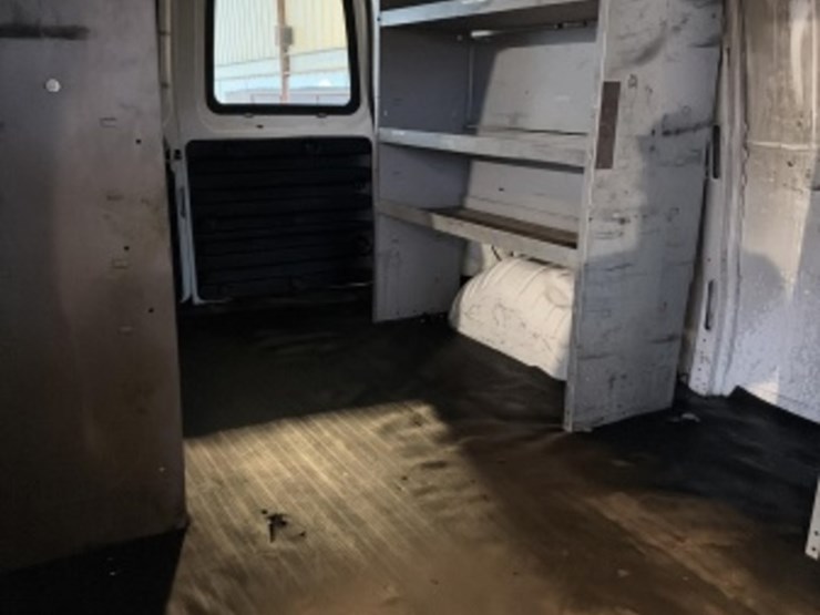 2018-chevrolet-express-2500-image-11