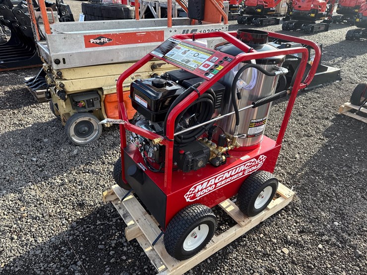 #2057-•-magnum-4000-series-heated-pressure-washer-image-1
