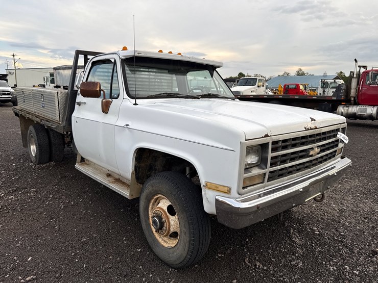 1989-chevrolet-3500-image-3