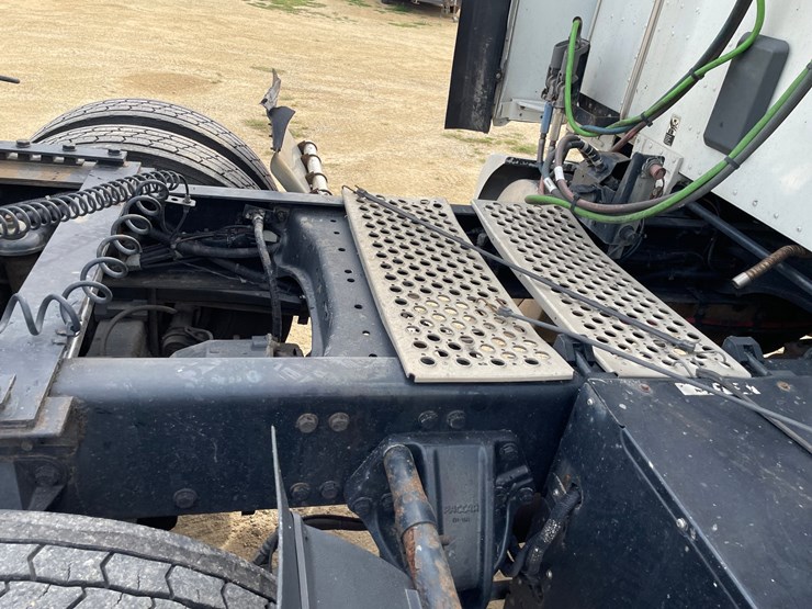 2017-kenworth-t680-image-19