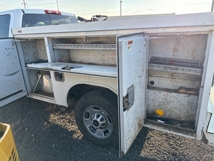 2016-chevrolet-2500-image-16
