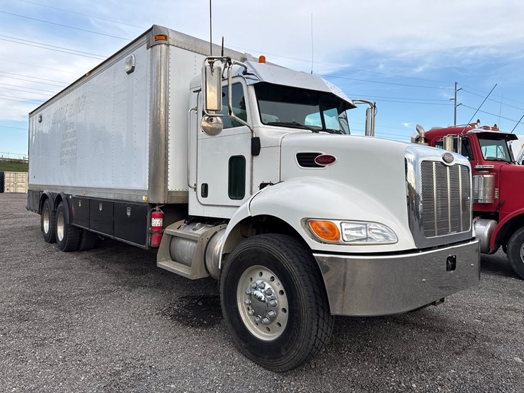 2007-peterbilt-340-image-3